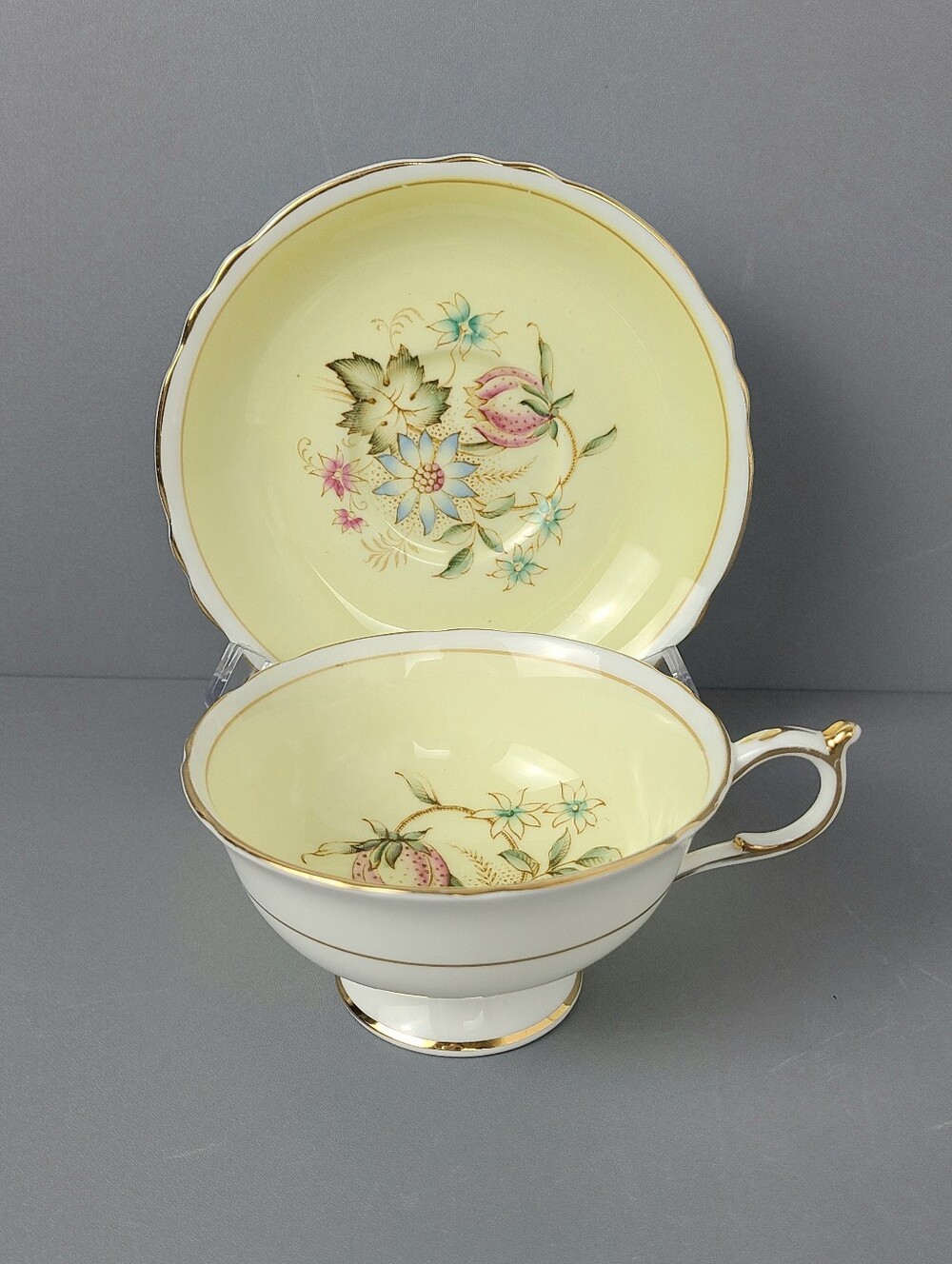 PARAGON Double Warrant Yellow Dogwood Floral Print Vintage Teacup Saucer Set